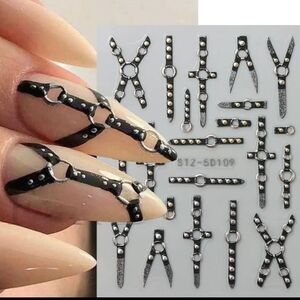 Nail Art Metallic Rivet Chain Design Black and Silver